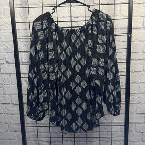 Chico’s Black & White Pleated Blouse | Size 2 (L)